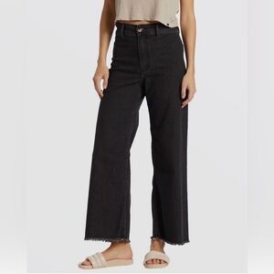 Billabong High Rise Free Fall wide leg Raw Hem Black Pants, size 27